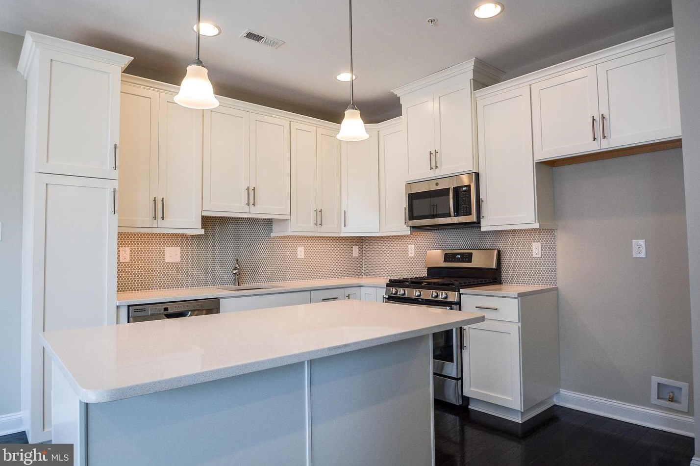 762 W 2nd St, Lansdale, PA 19446