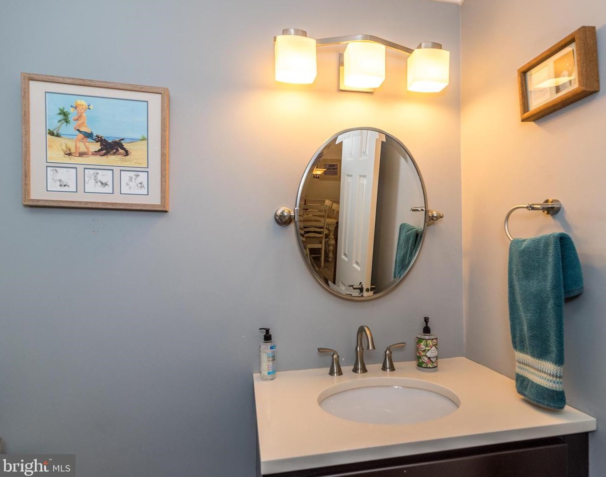 208 Filly Dr, North Wales PA  19454-4299 exterior