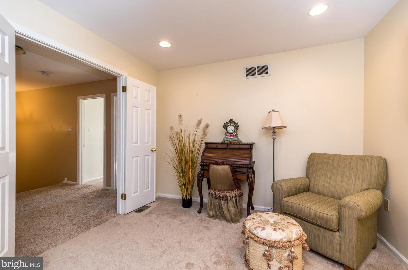 208 Filly Dr, North Wales PA  19454-4299 exterior