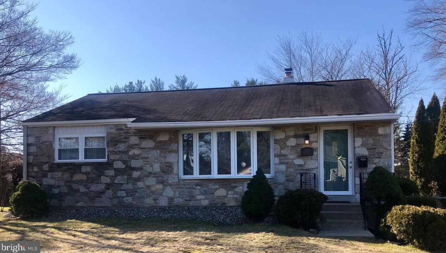 2702 Carrell Ln, Willow Grove, PA 19090