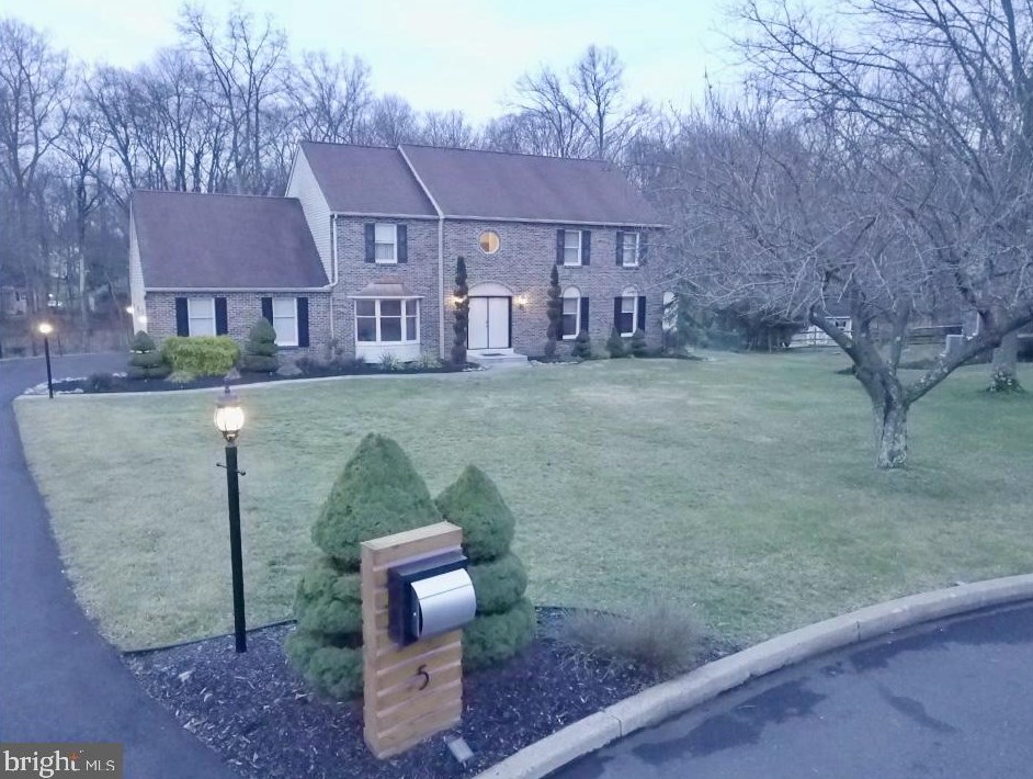 5 Duke Ln, Prospectville, PA 19002