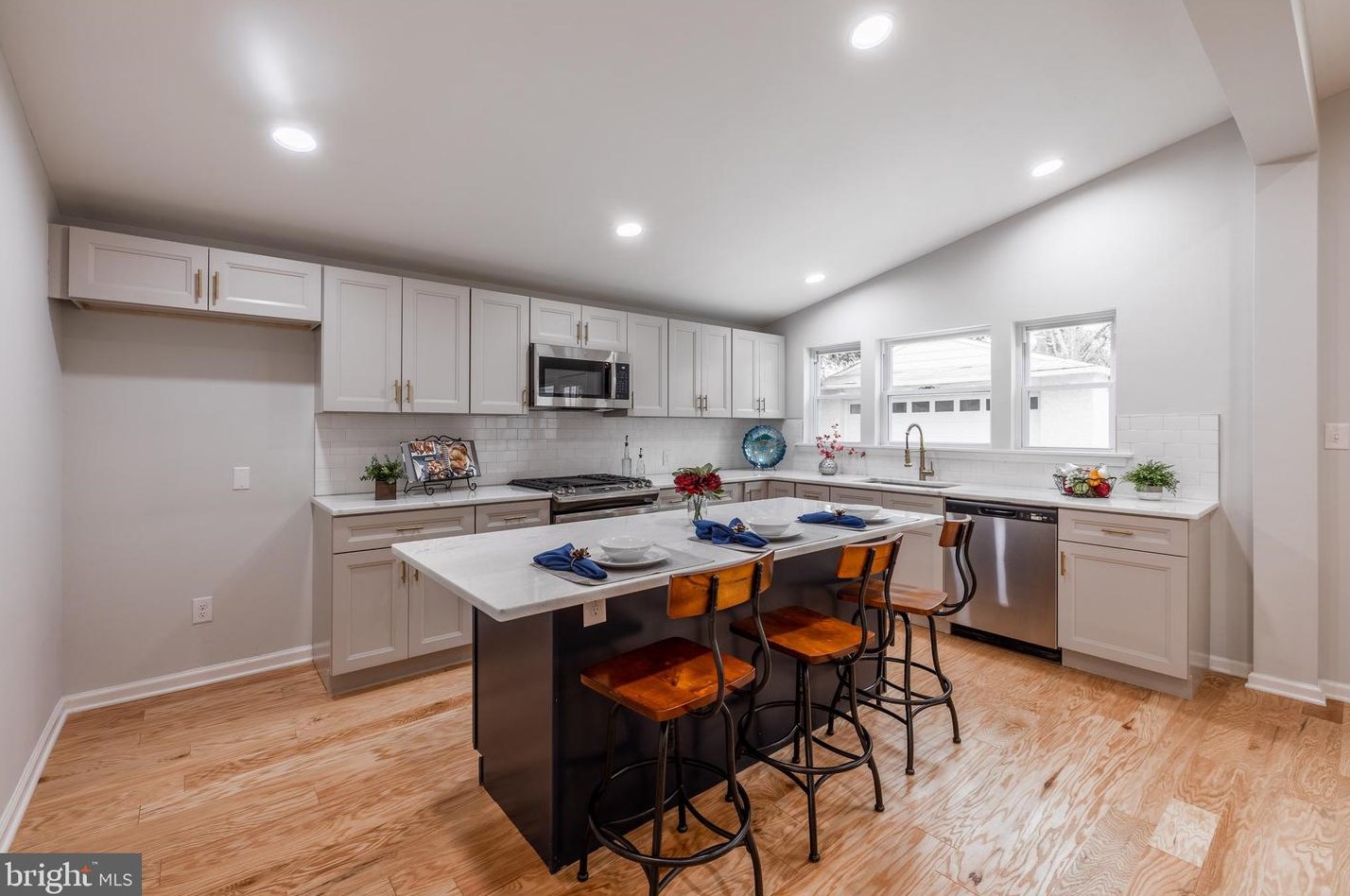 8305 Cobden Rd, Ardsley, PA 19038-7134