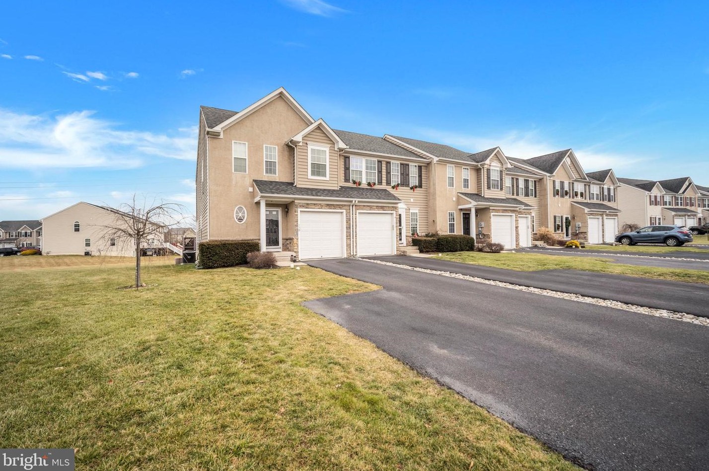 130 Fawn Dr, Gilbertsville, PA 19525