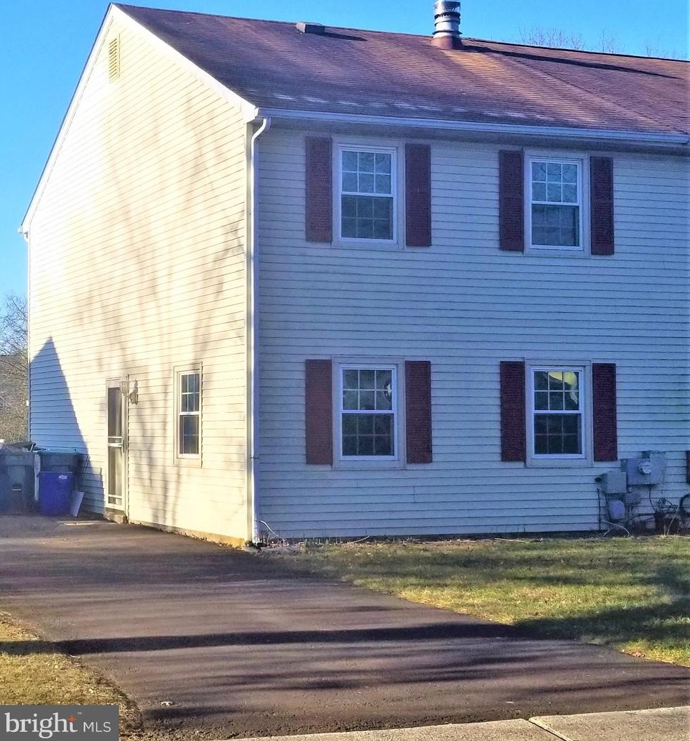 446 Indian Crest Dr, Harleysville, PA 19438