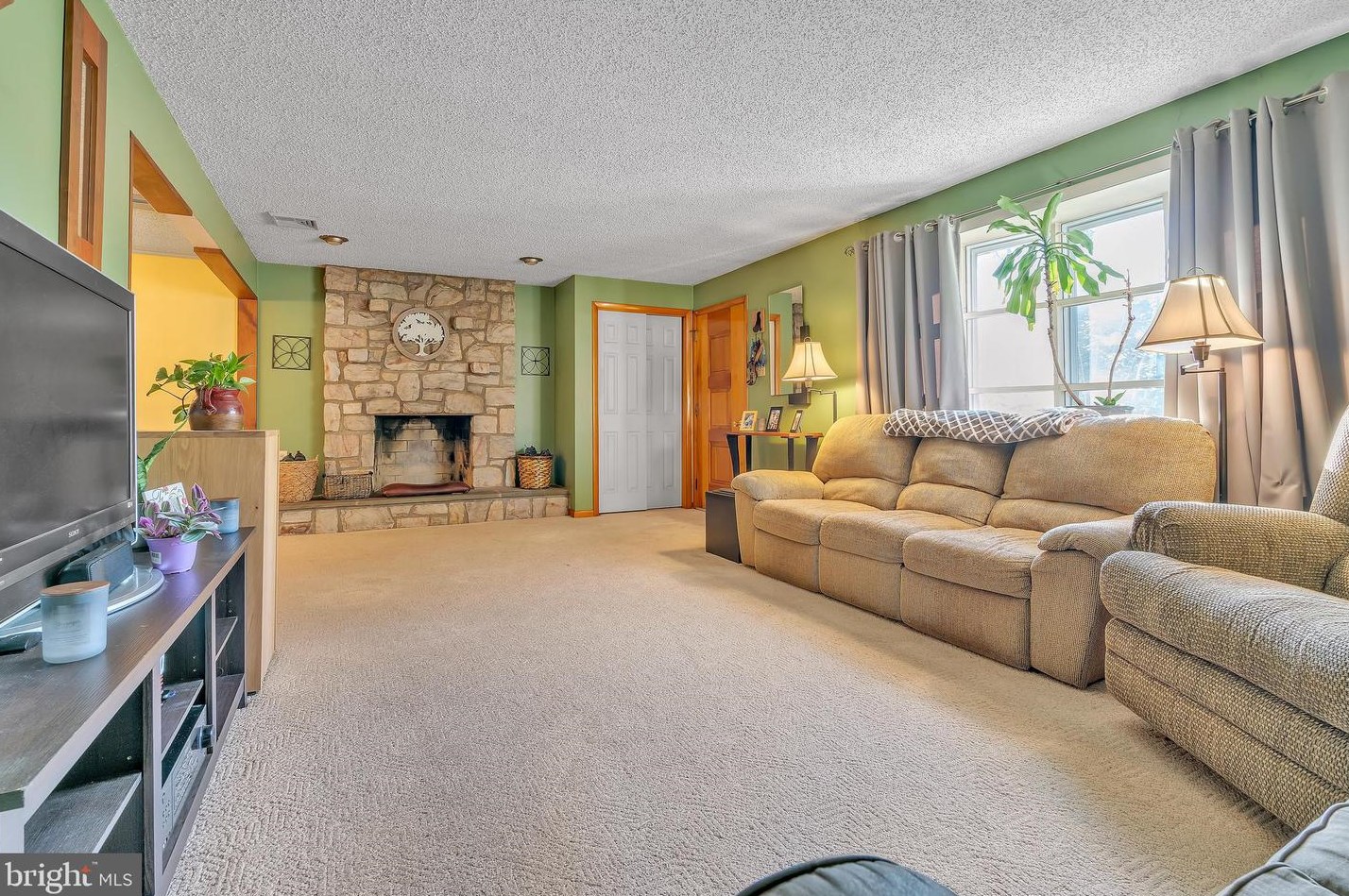 615 Yoder Rd, Harleysville, PA 19438-1021