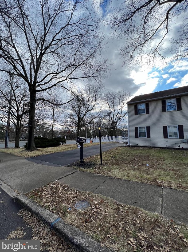 406 Indian Crest Dr, Harleysville, PA 19438