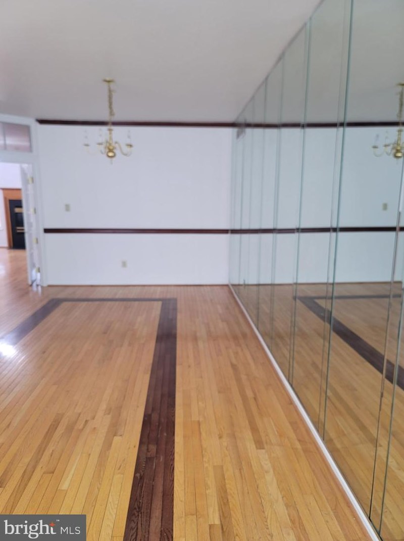 156 Green Valley Cir, Dresher, PA 19025