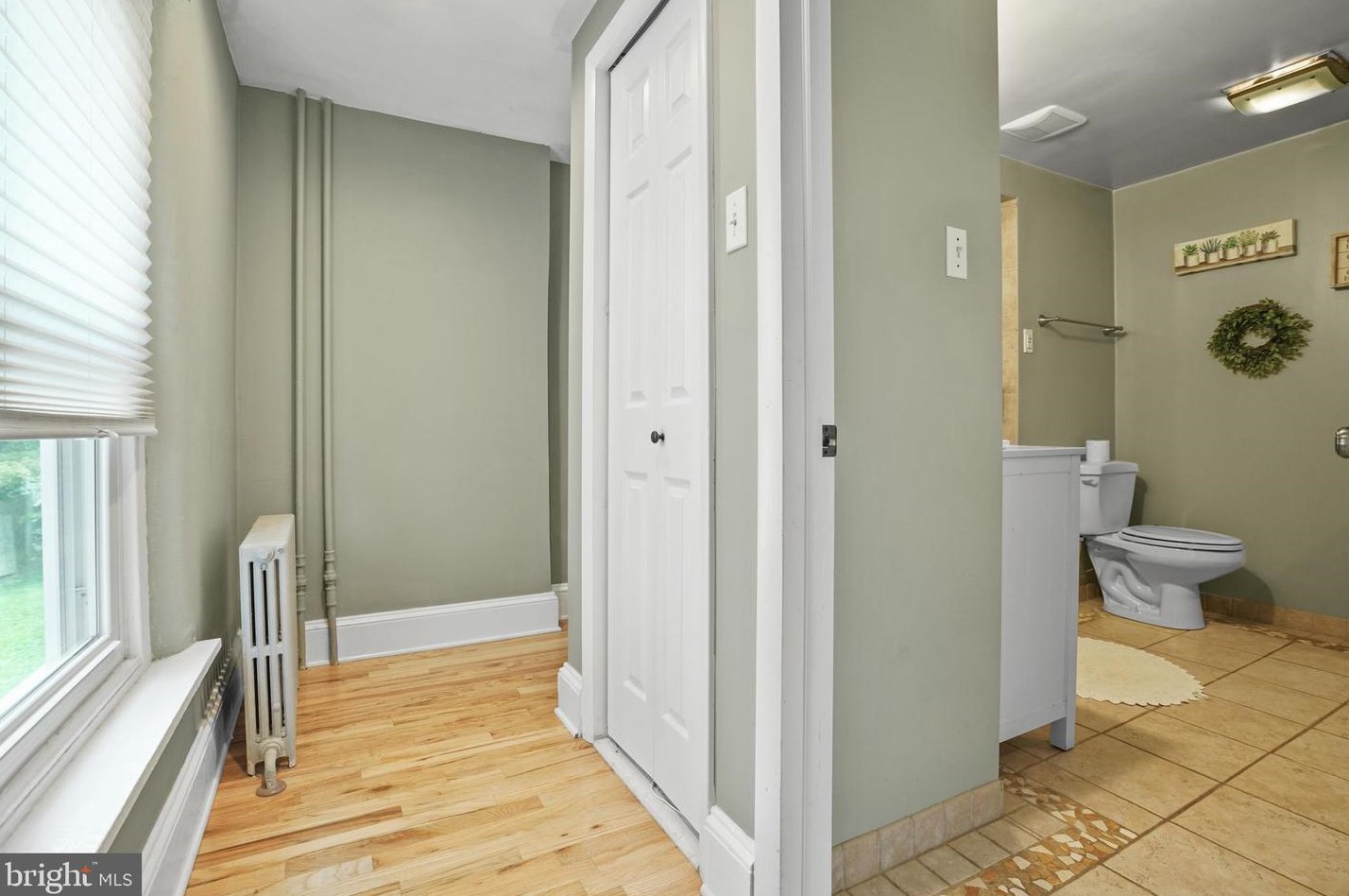 129 Montgomery Ave, North Wales PA  19454-3411 exterior