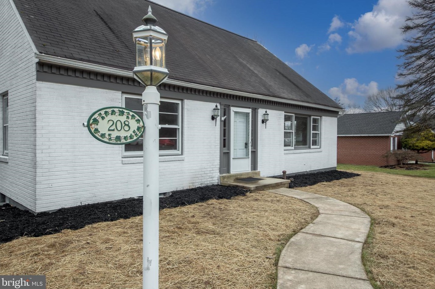 208 Walnut St, Green Lane, PA 18054-2255