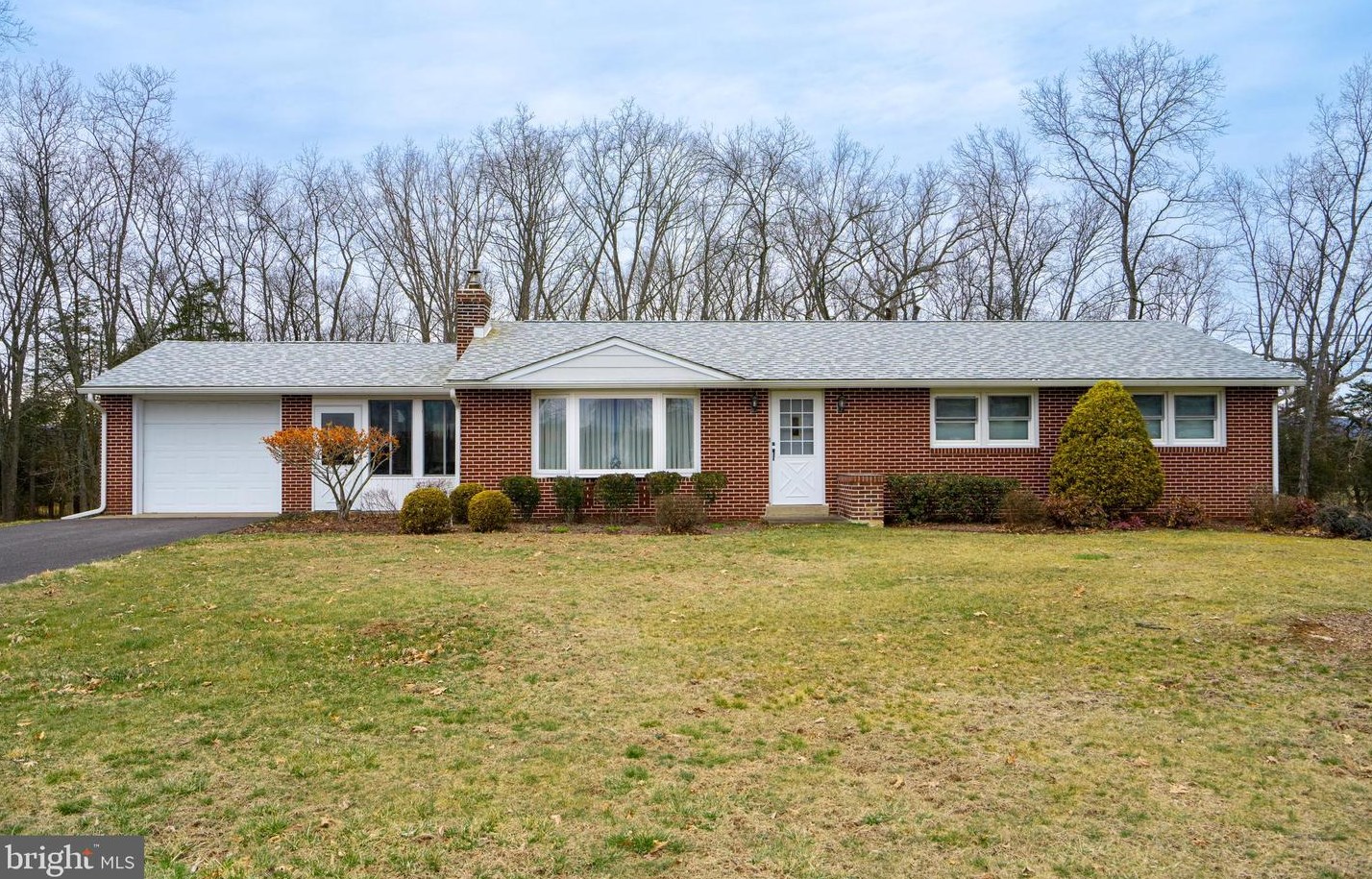 1358 Campbell Rd, Green Lane, PA 18054-2109