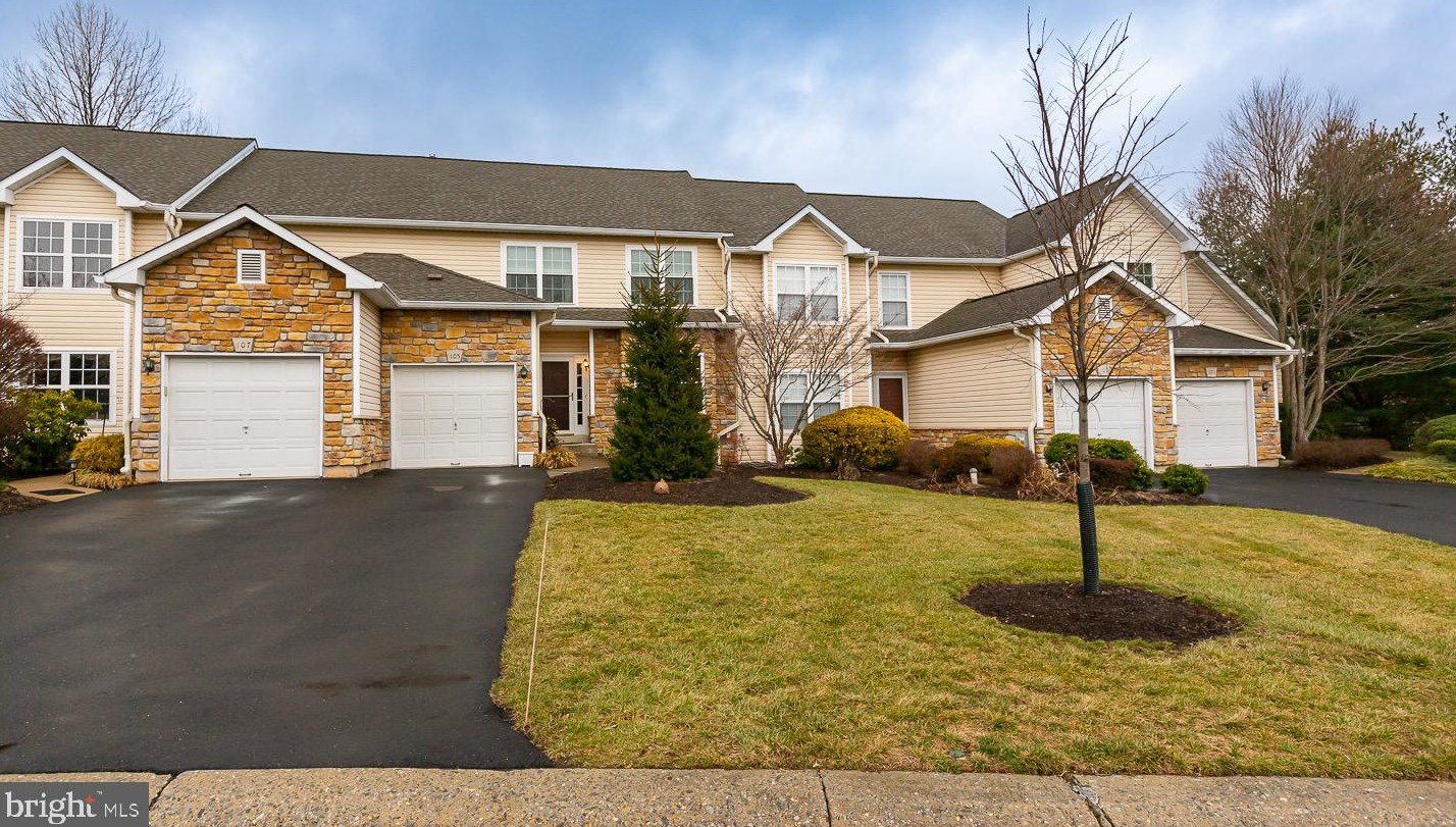 105 Canterbury Ln, Blue Bell, PA 19422