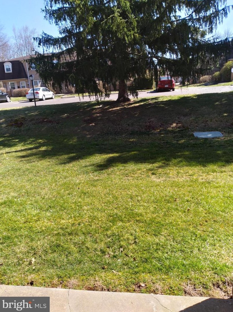 10 Kearney Dr, North Wales PA  19454-4012 exterior