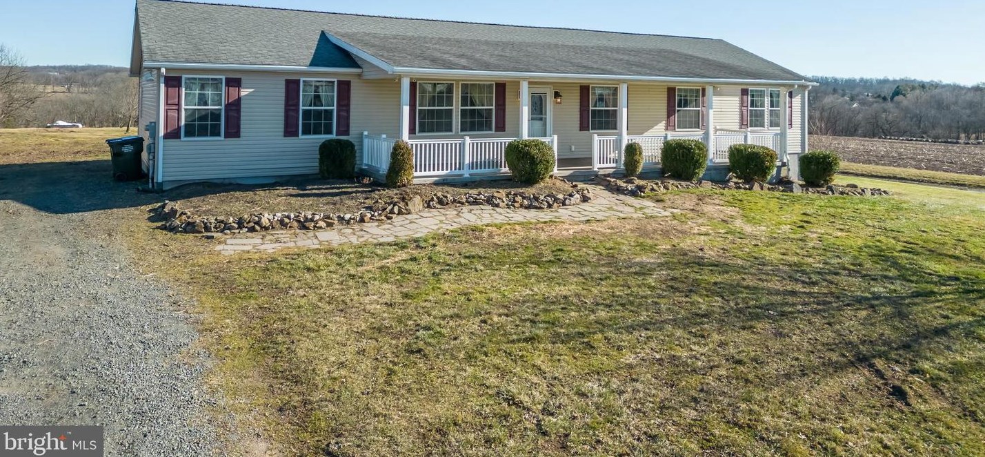 305 Hoffmansville Rd, Bechtelsville, PA 19505-9519