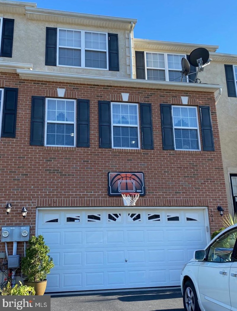 102 Green View Dr, Pottstown, PA 19464