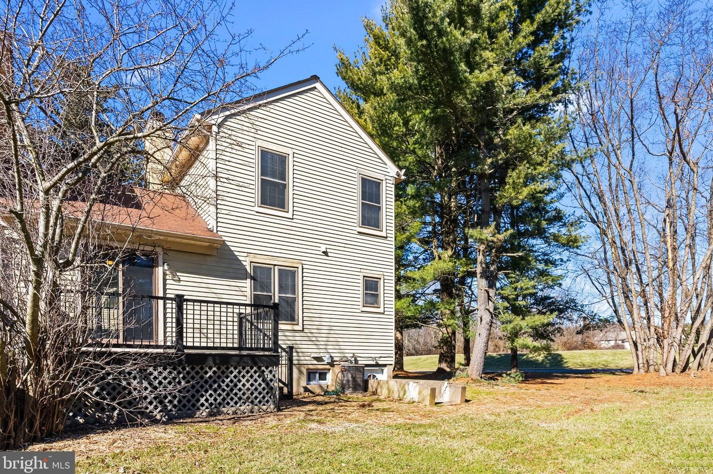 102 Rutledge Ct, North Wales PA  19454-1037 exterior