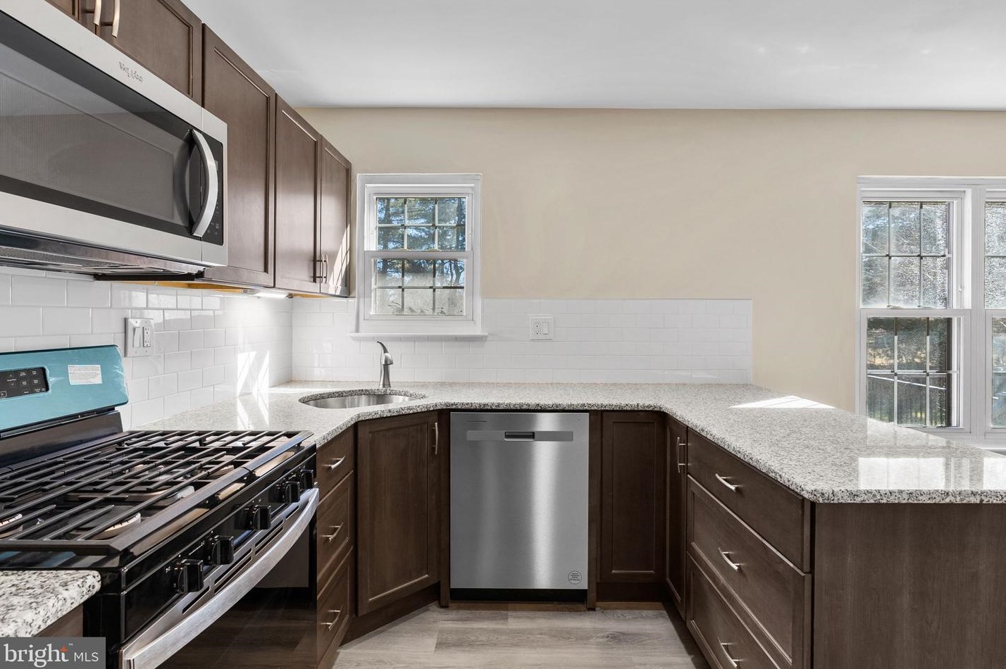 102 Rutledge Ct, North Wales PA  19454-1037 exterior