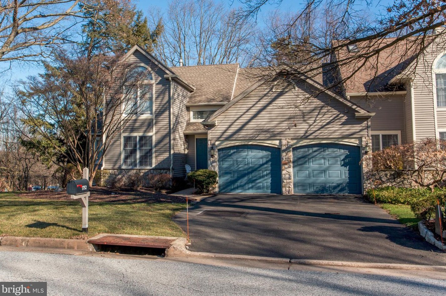 1752 Oak Hill Dr, Huntingdon Valley, PA 19006