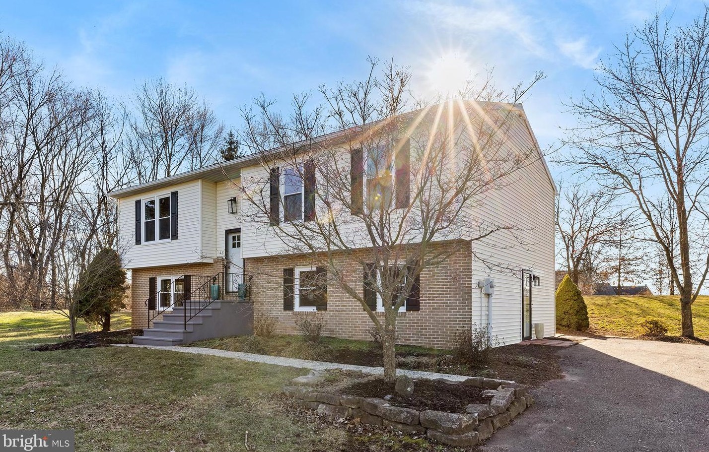 2666 Cinderella Ct, Perkiomenville, PA 18074