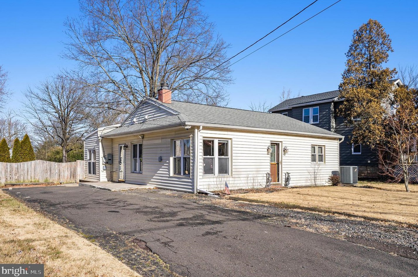 2240 W Walnut St, Colmar, PA 18915