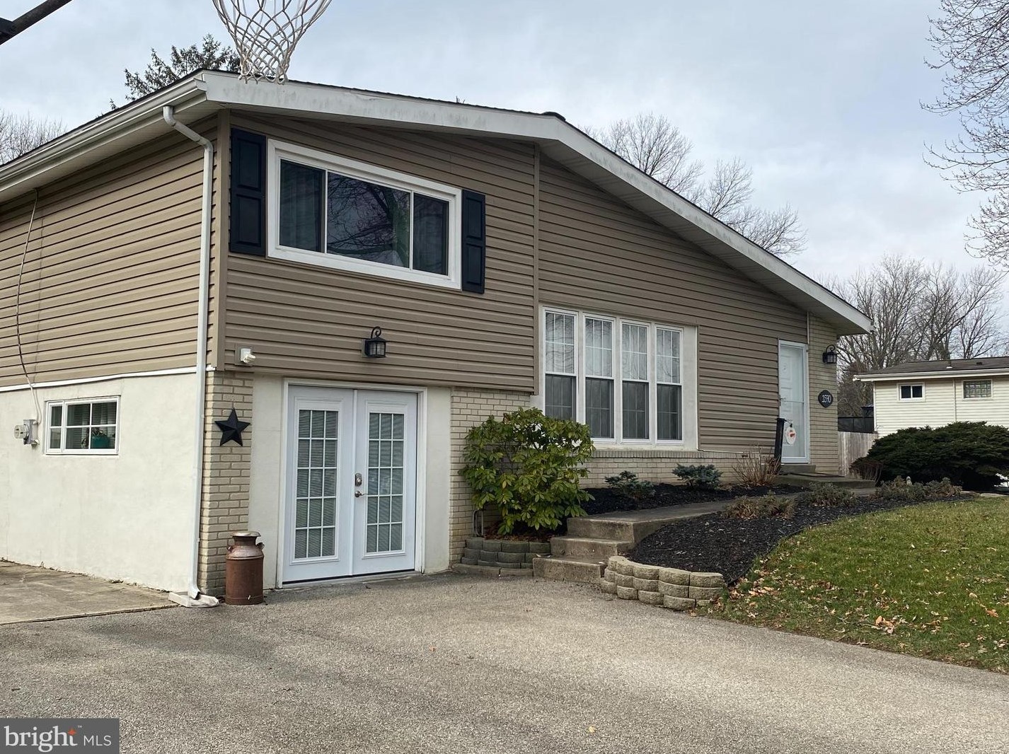 1590 Pulaski Dr, Blue Bell, PA 19422