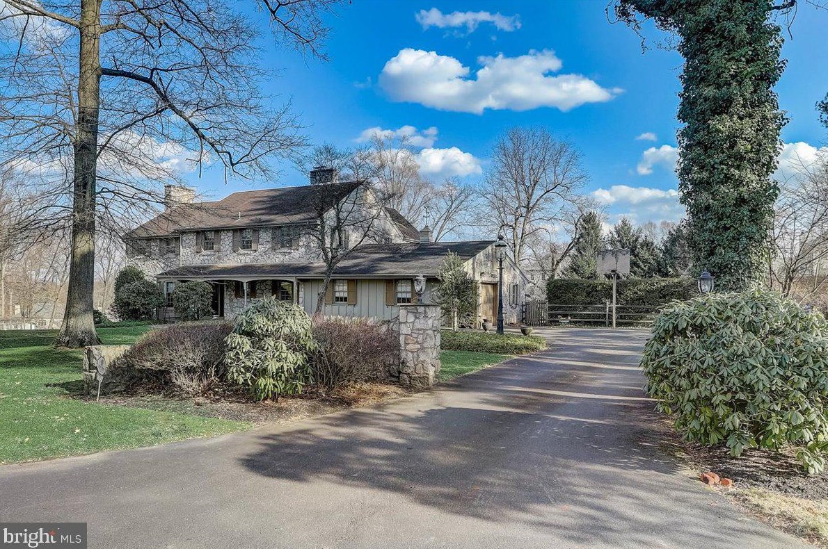 2189 Lincoln Dr, Huntingdon Valley, PA 19006