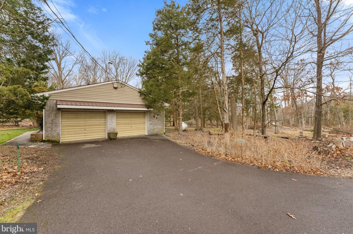 265 Hill Rd, Green Lane, PA 18054-2319