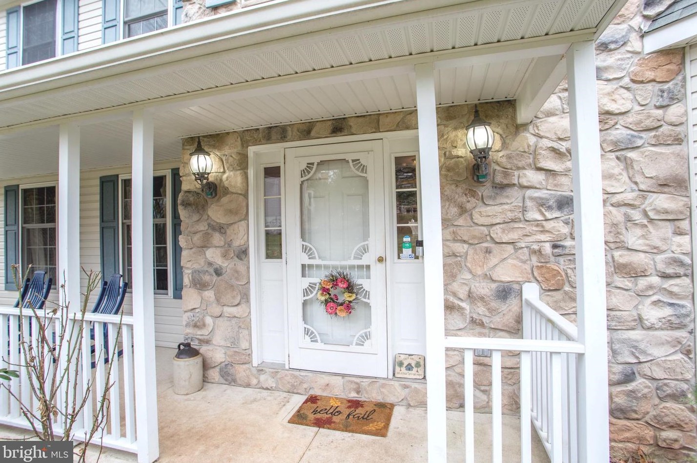 214 Hollowbush Ln, Perkiomenville, PA 18074