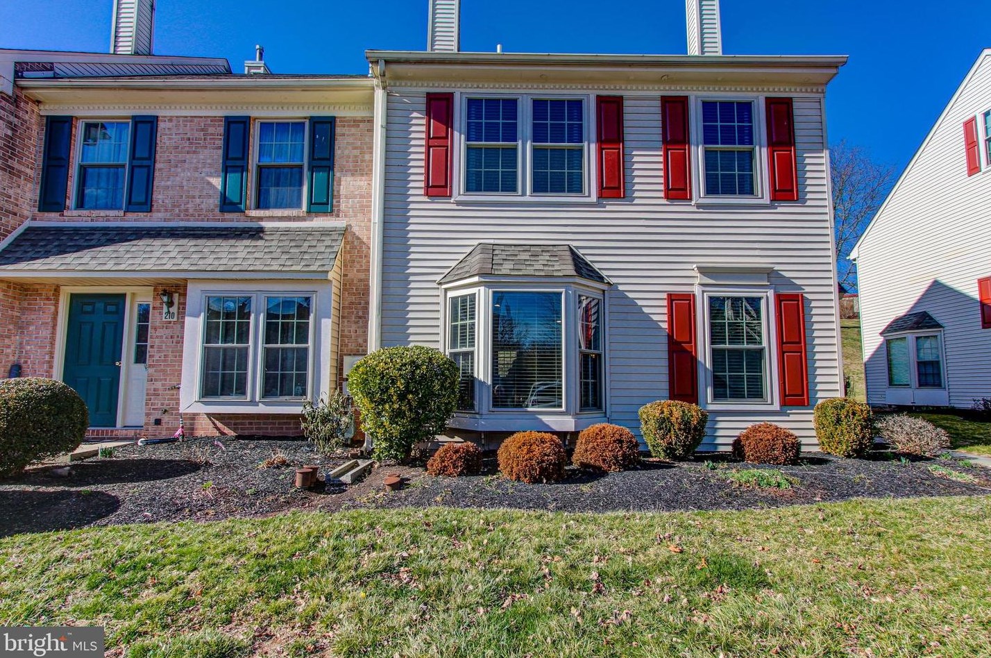 211 Oaktree Ct, Pottstown, PA 19464