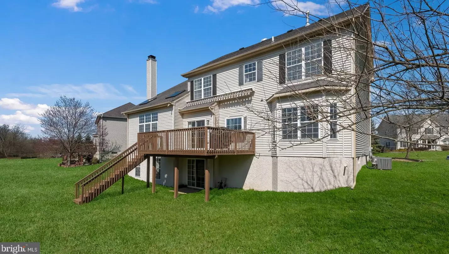 129 Raven Hollow Dr, North Wales PA  19454-4427 exterior