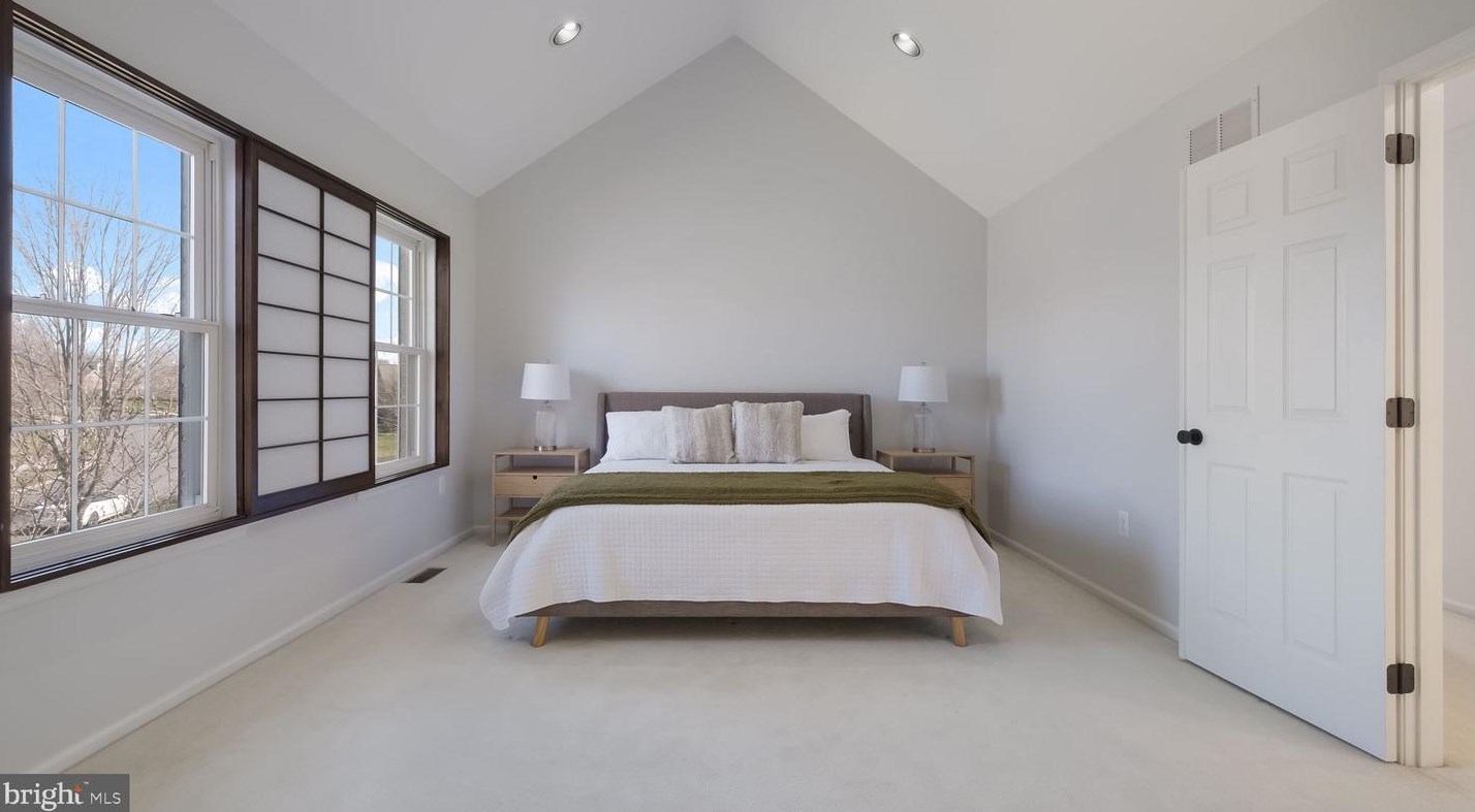 129 Raven Hollow Dr, North Wales PA  19454-4427 exterior