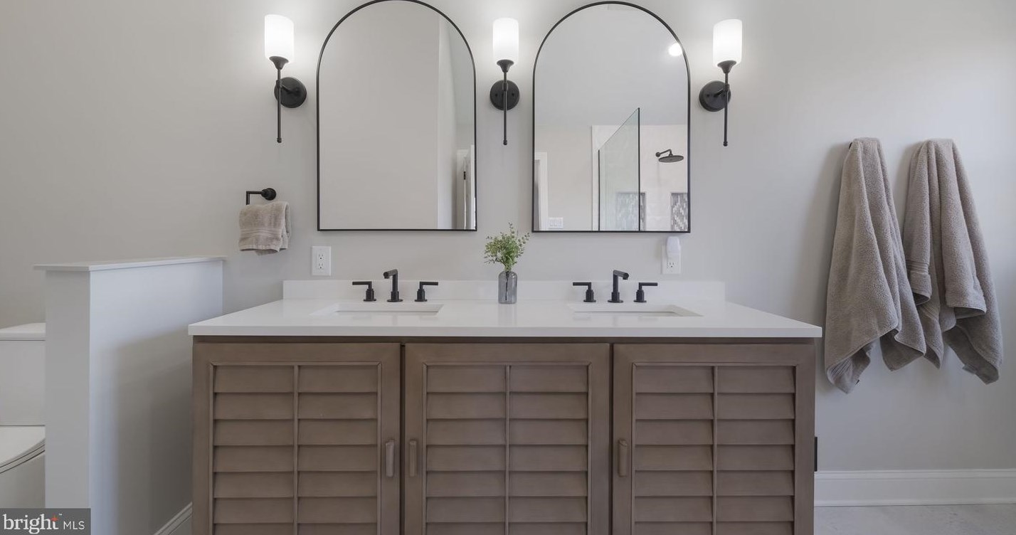 129 Raven Hollow Dr, North Wales PA  19454-4427 exterior