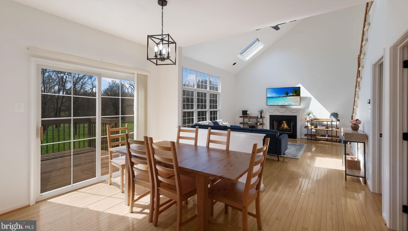 129 Raven Hollow Dr, North Wales PA  19454-4427 exterior