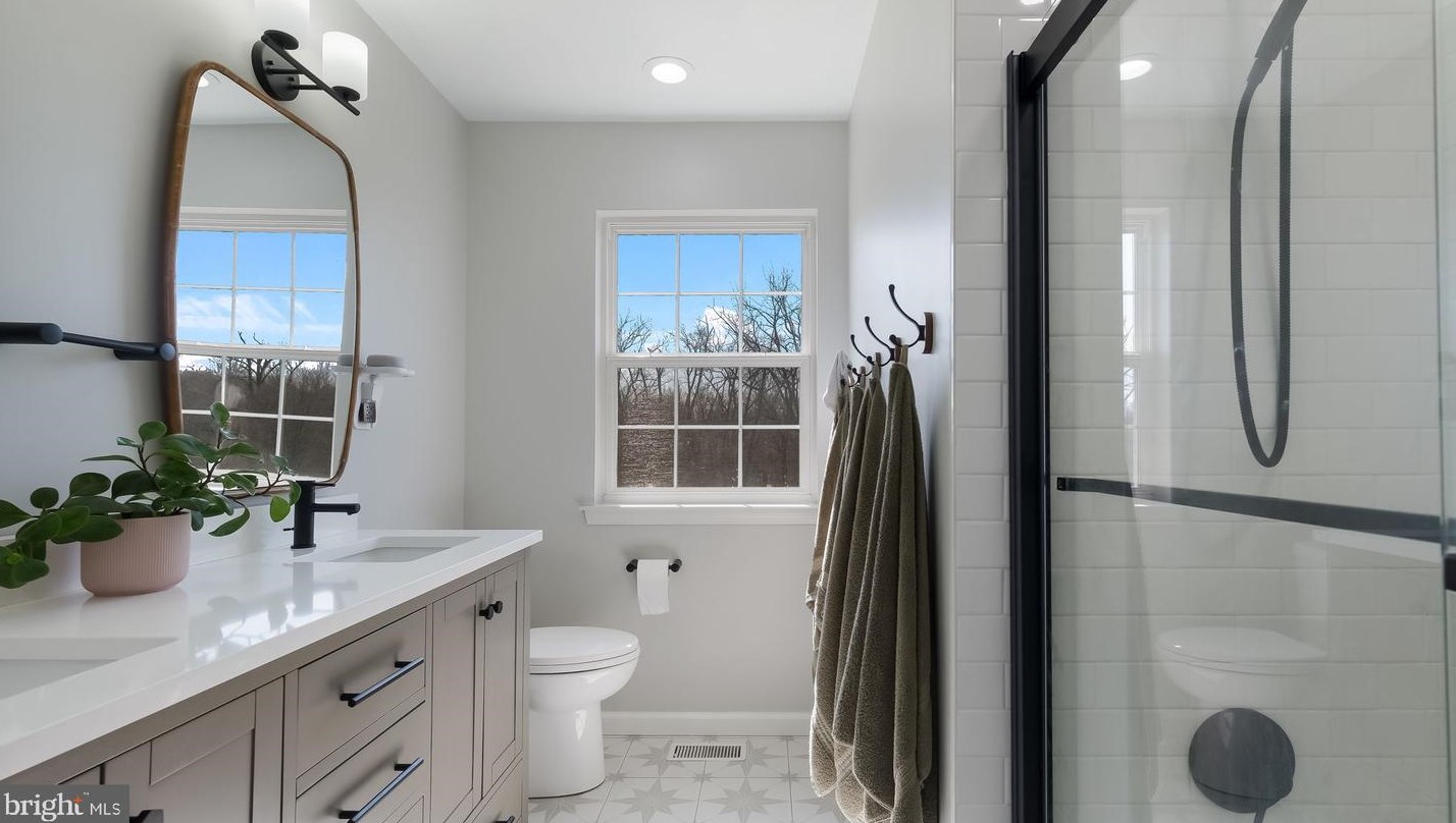 129 Raven Hollow Dr, North Wales PA  19454-4427 exterior