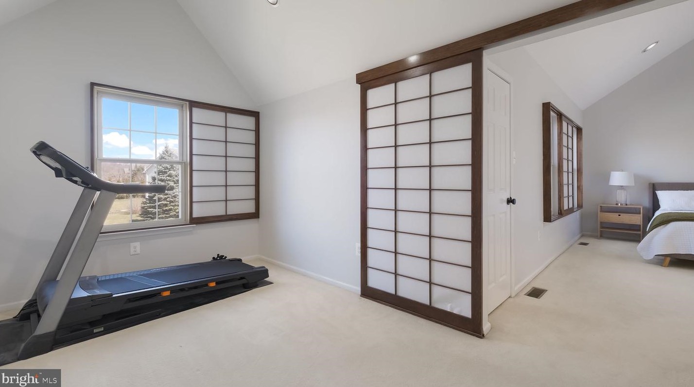 129 Raven Hollow Dr, North Wales PA  19454-4427 exterior