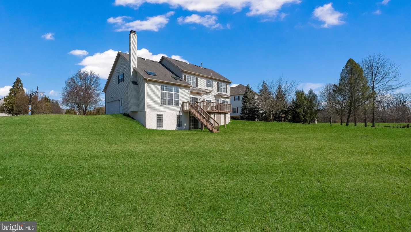 129 Raven Hollow Dr, North Wales PA  19454-4427 exterior