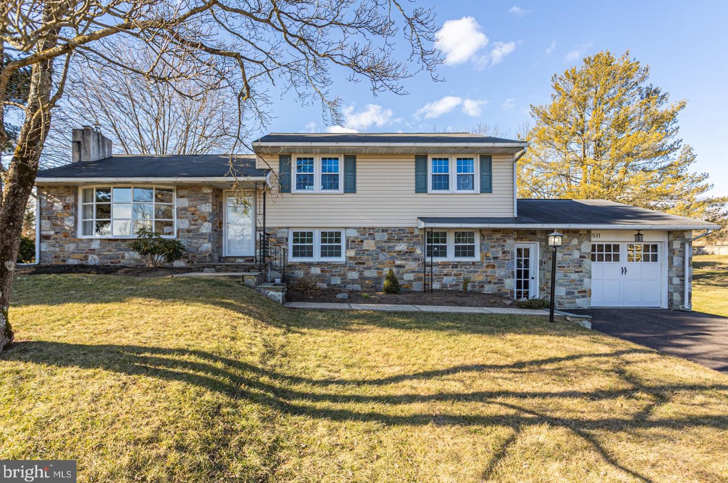511 Colonial Rd, Perkiomenville, PA 18074