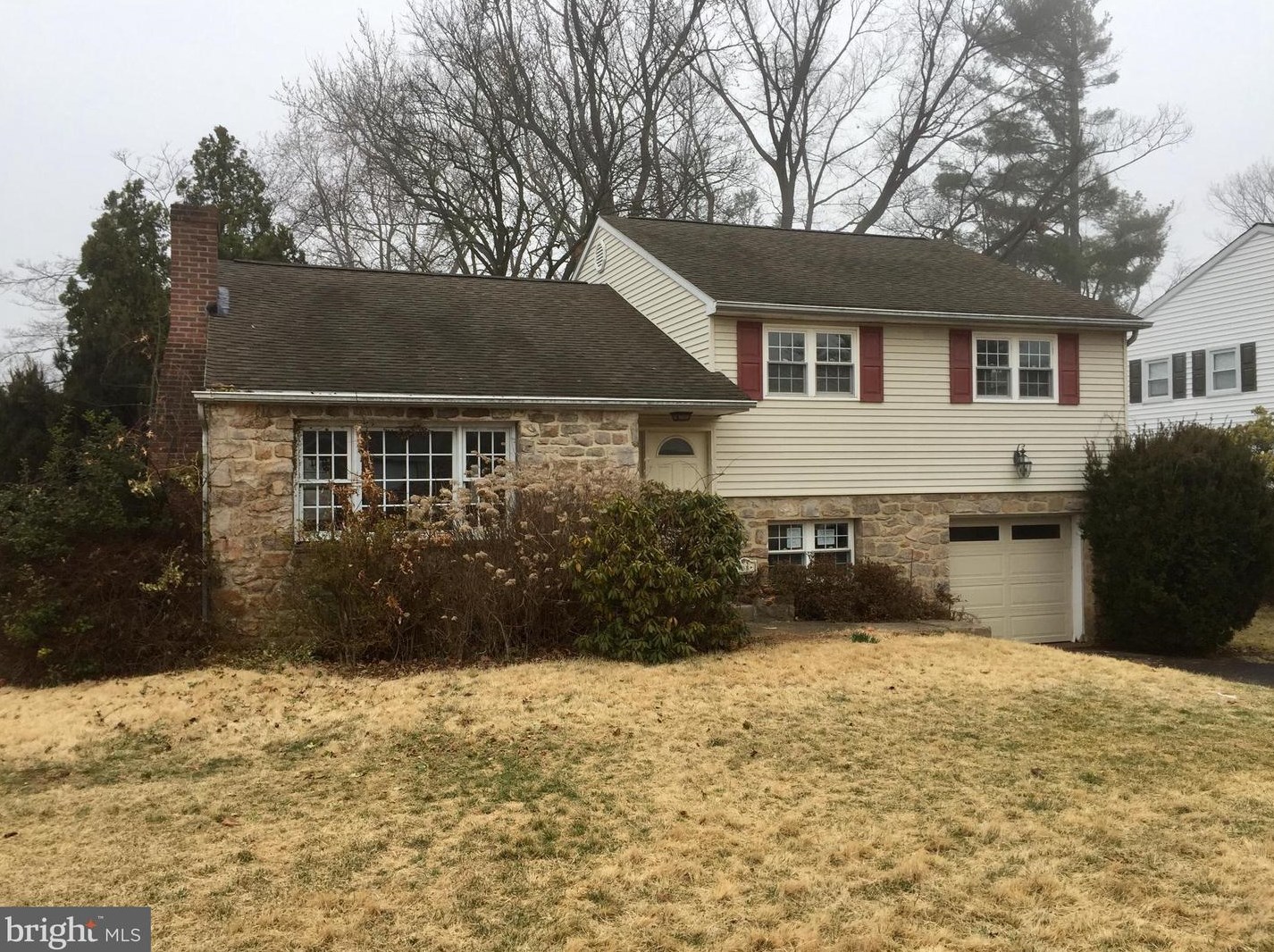 38 Red Oak Rd, Oreland, PA 19075