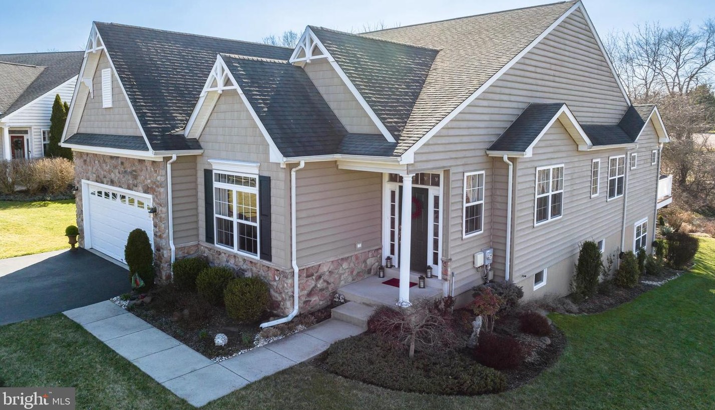 4308 Meadowridge Ln, Collegeville, PA 19426