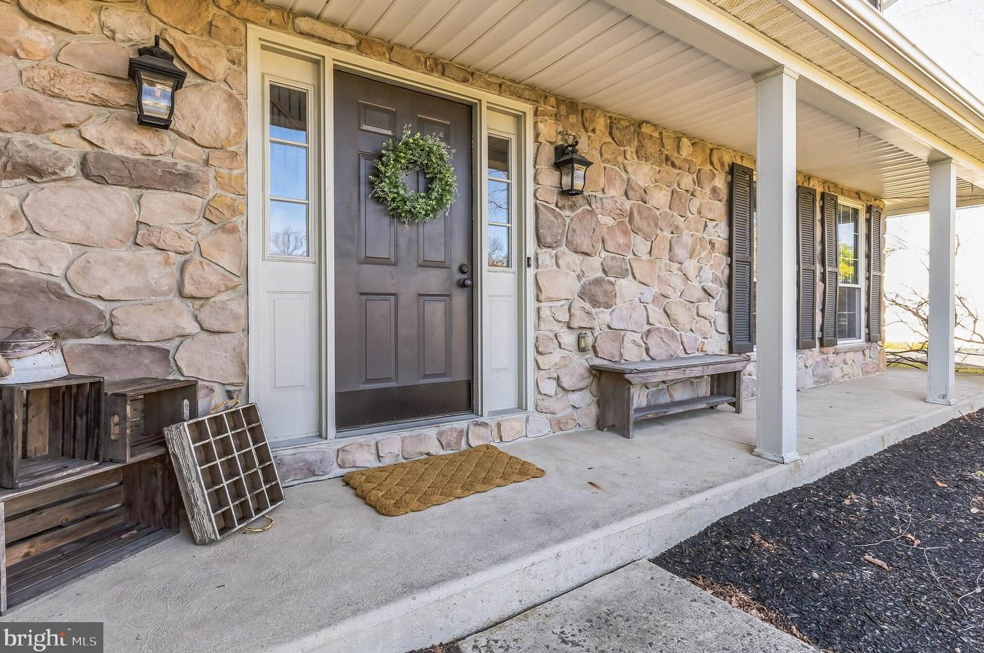 102 Drake Ln, North Wales, PA 19454-1646