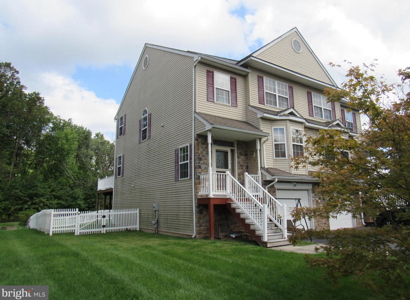 119 Girard Ter, Hatfield, PA 19440-2589
