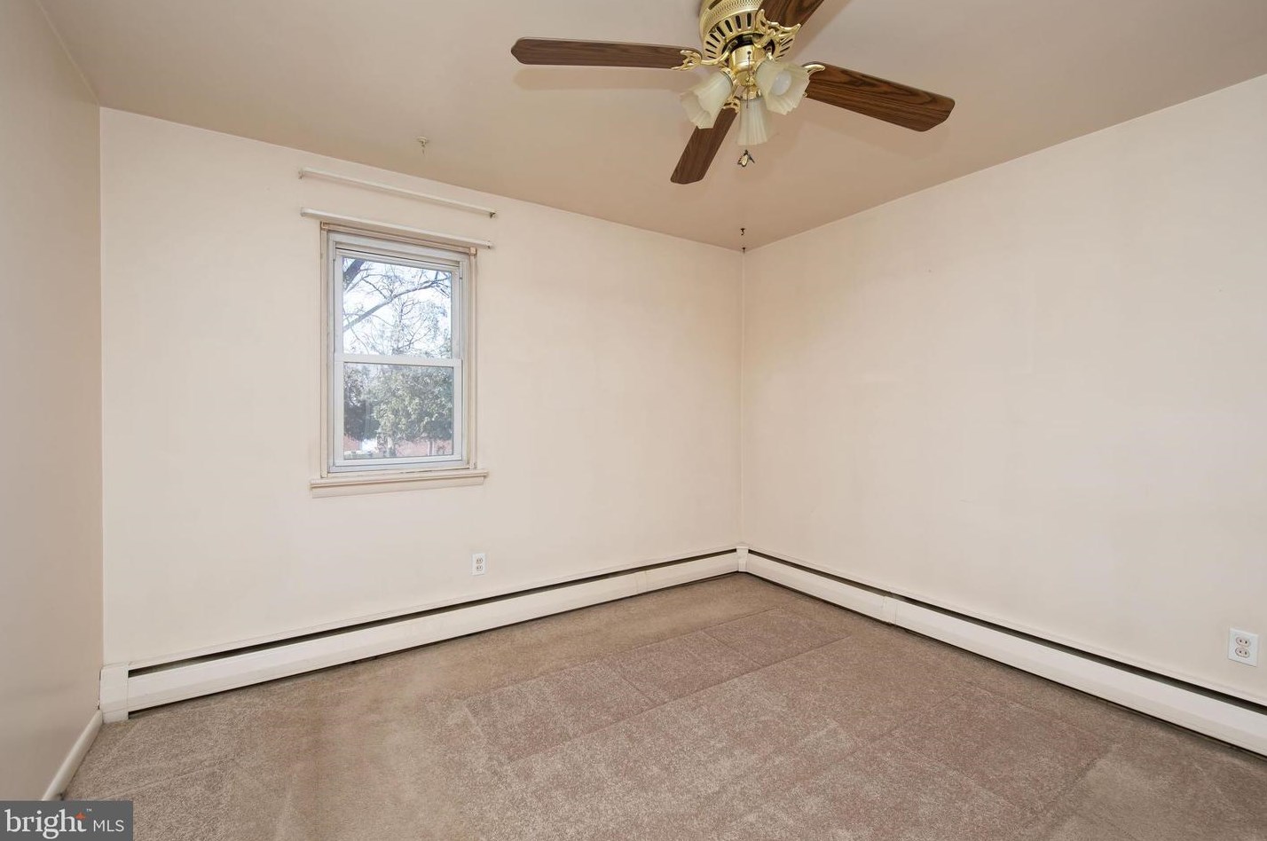 227 Plymouth Ave, Oreland PA  19075-1705 exterior