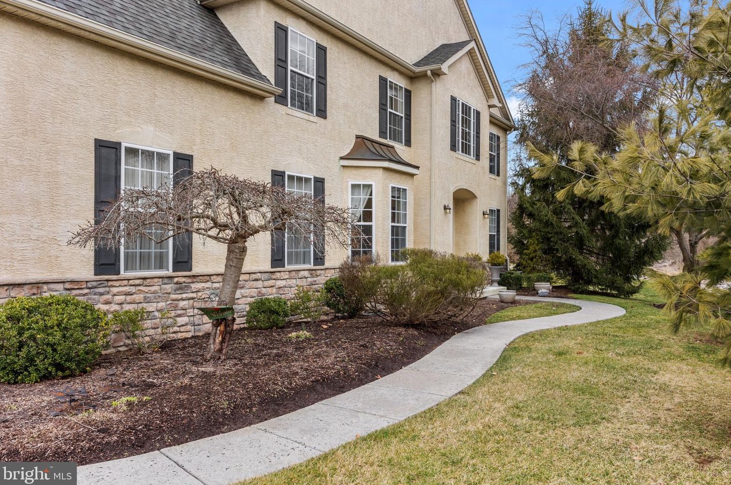 587 Fawnview Cir, Blue Bell, PA 19422