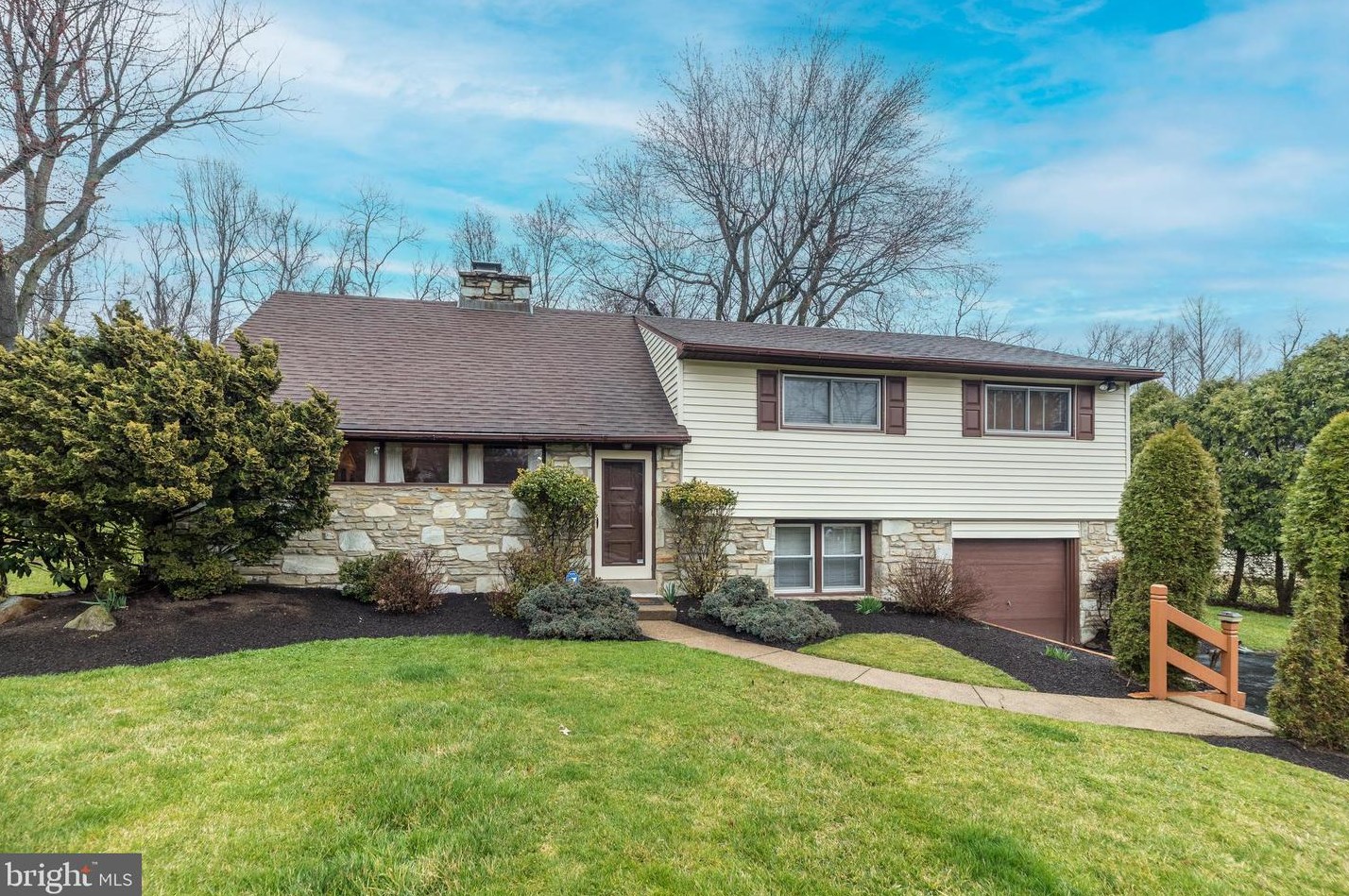 555 Glenmore Ave, Melrose Park, PA 19027