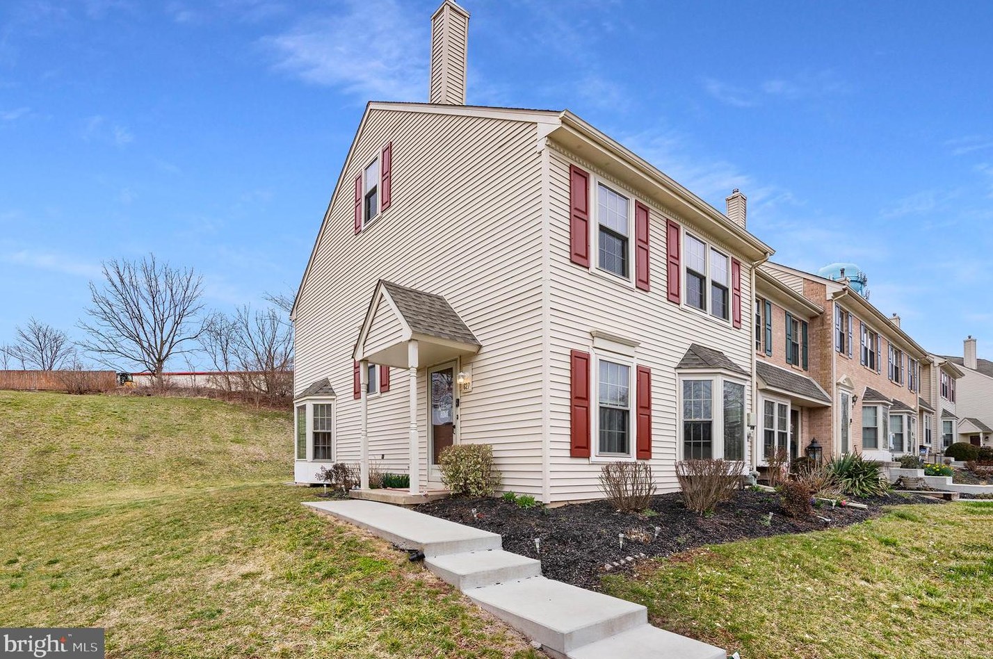 627 Oaktree Ct, Pottstown, PA 19464