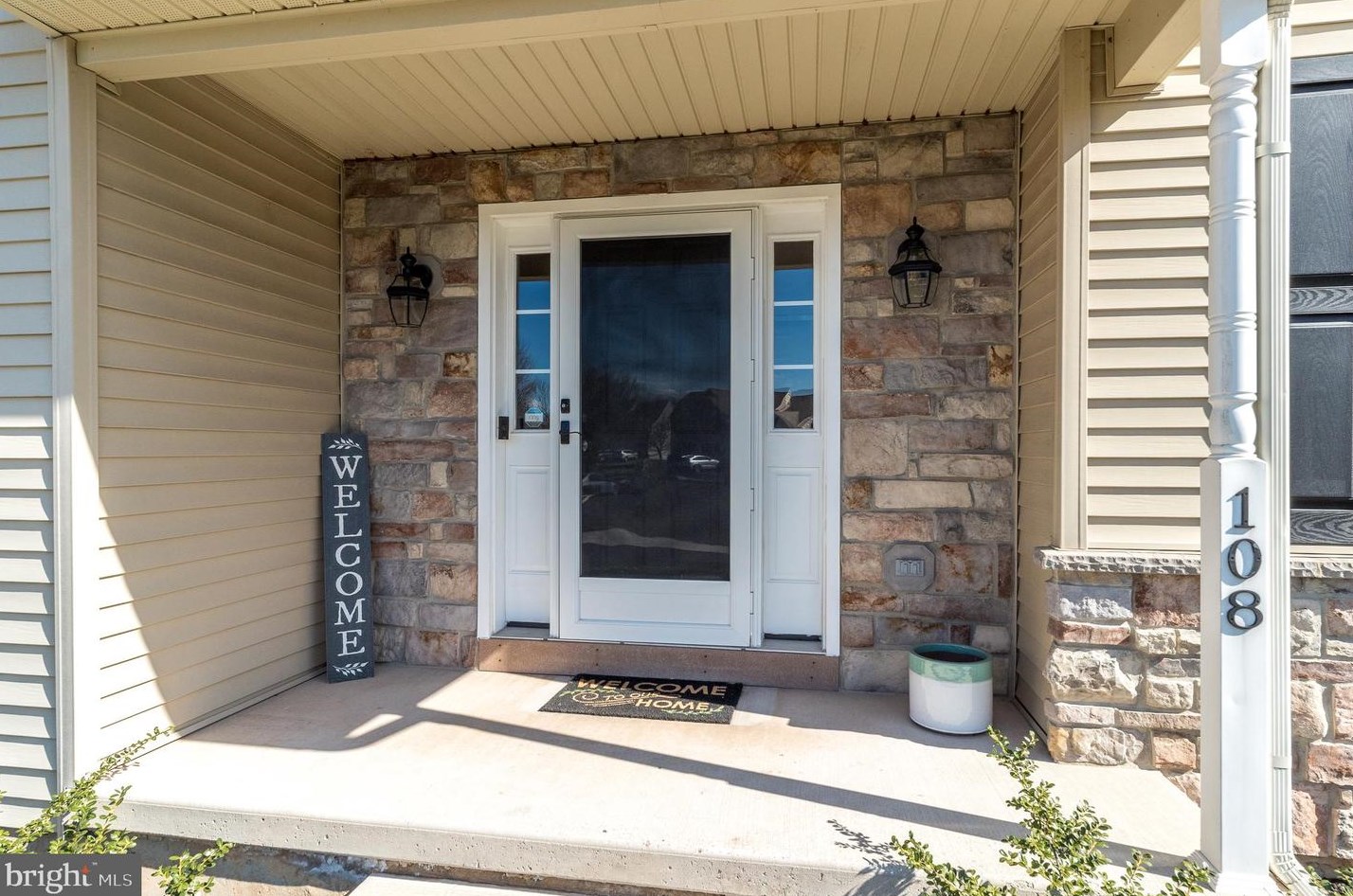 108 Harvest Glen Dr, Harleysville, PA 19438
