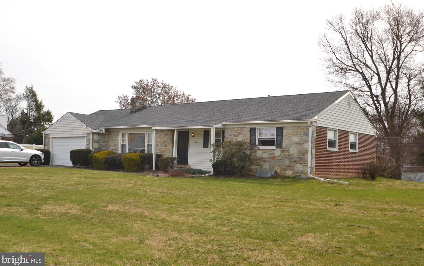 2097 Clinton Rd, Huntingdon Valley, PA 19006
