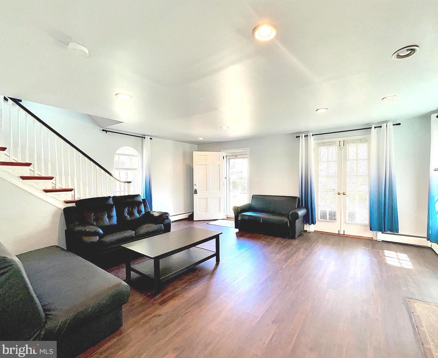 222 Rock Glen Rd, Penn Wynne, PA 19096