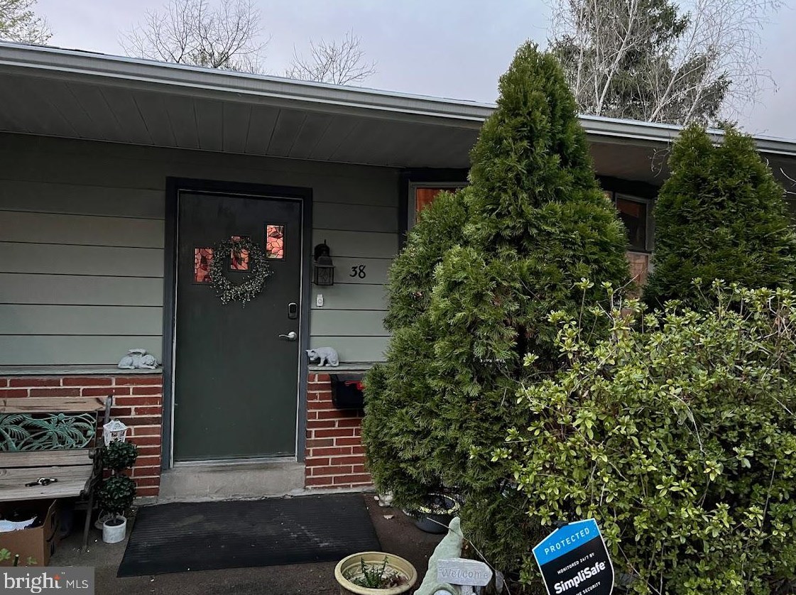 38 Chandler St, Meadowbrook, PA 19046-4310
