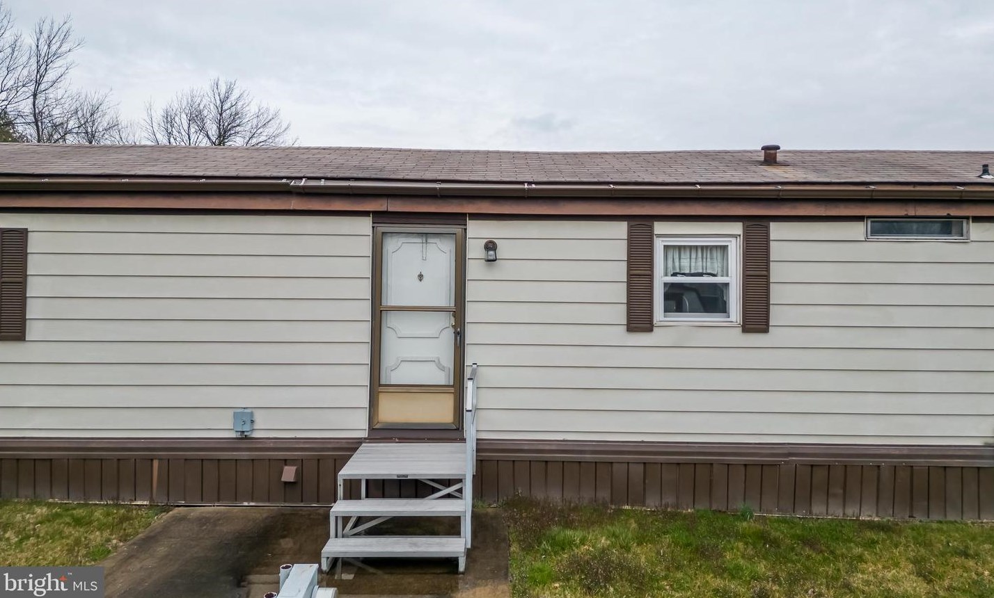 372 Woodstream Way, North Wales PA  19454-1141 exterior