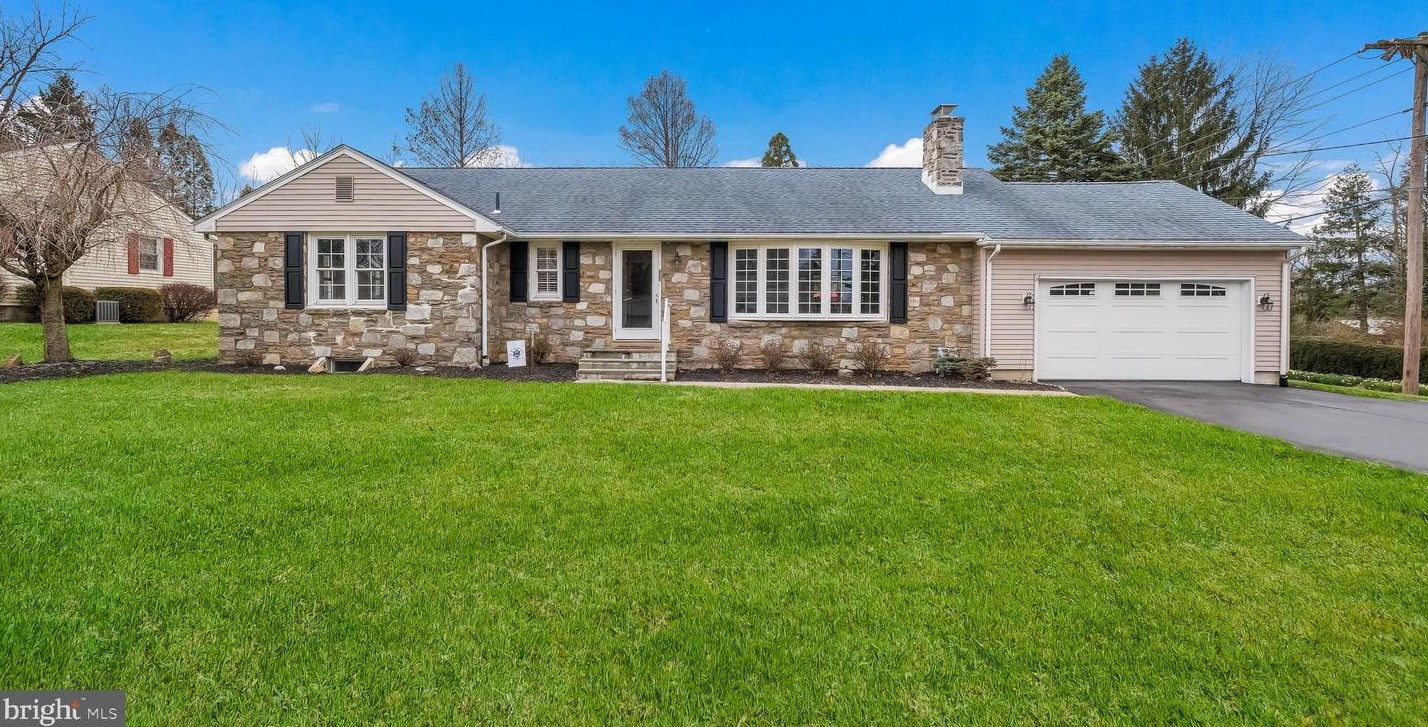 402 Cowpath Rd, Lansdale, PA 19446